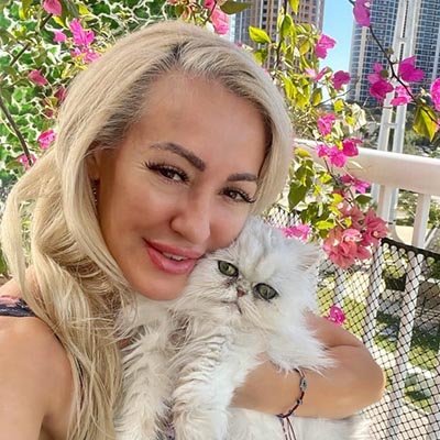 Cat sitter in Aventura FL